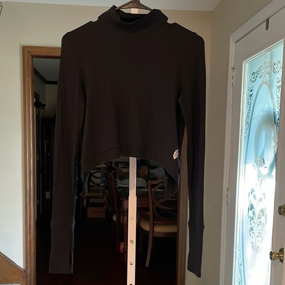 126 Free People Movement Mock Neck Open Back Ribbed Sweater Sz Small Black - Picture 1 of 6